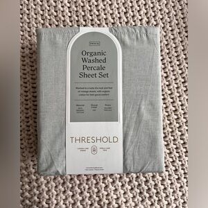 Twin/Twin XL 250 Thread Count Organic
Percale Sheet Set Green Chambray
Threshold
